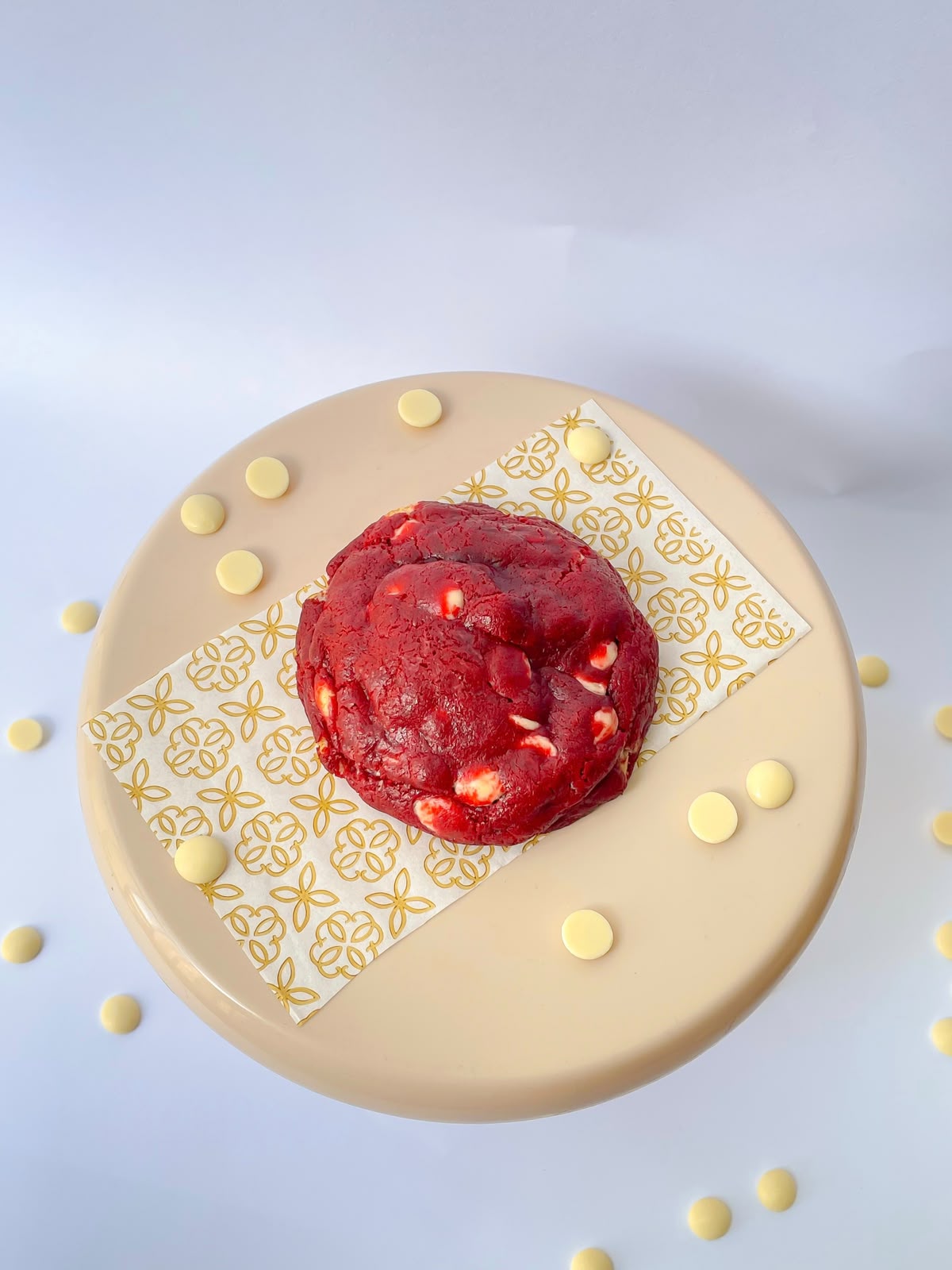 Cookie Red Velvet da Cookeria com gotas de chocolate branco
